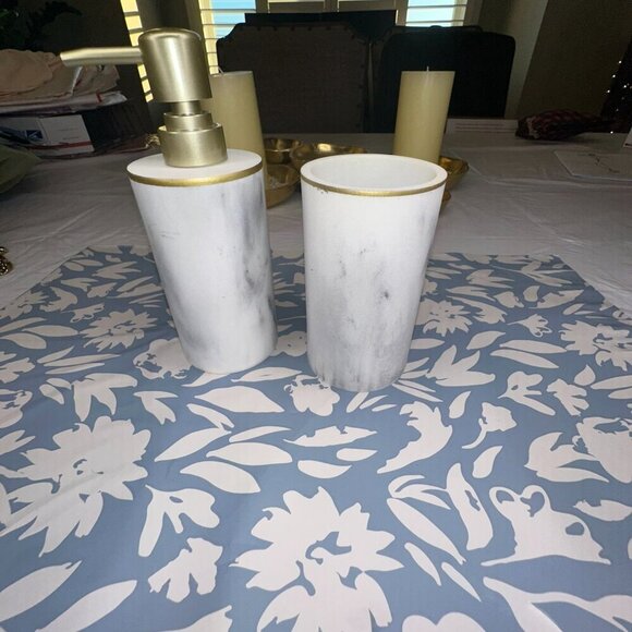 New - Sunday Citizen resin bath set 11oz soap dispenser & 11oz toothbrush holder - Picture 5 of 6